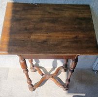 Kleiner Tisch Sekretärim  Louis XIII Stil Nussbaum