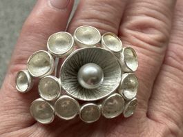Spektakulärer Silberring mit Perle, neuwertig