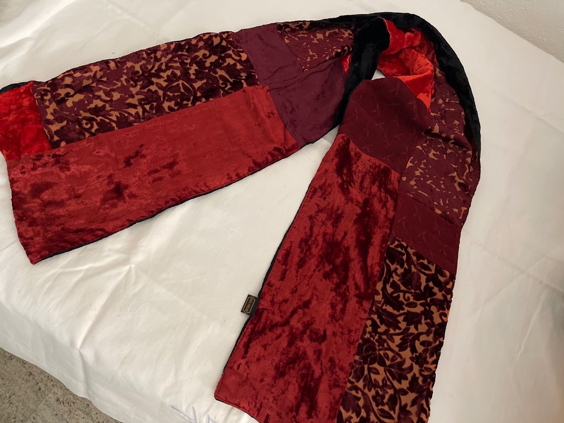 Foulards & écharpes: Schal Samt Patchwork Design mehrfarbig gebraucht – D'occasion à Gutenswil par yneB1943 2