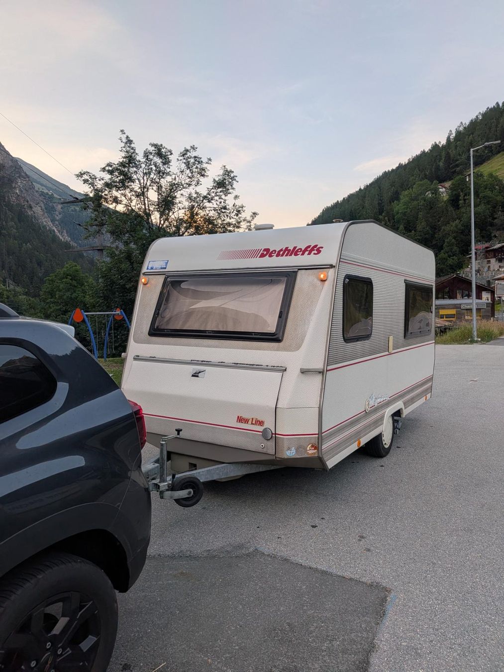 Dethleffs Veicoli da campeggio: Super Wohnwagen Leichtgewicht mit Moover – Usato da St. Niklaus VS venduto da silli89 1