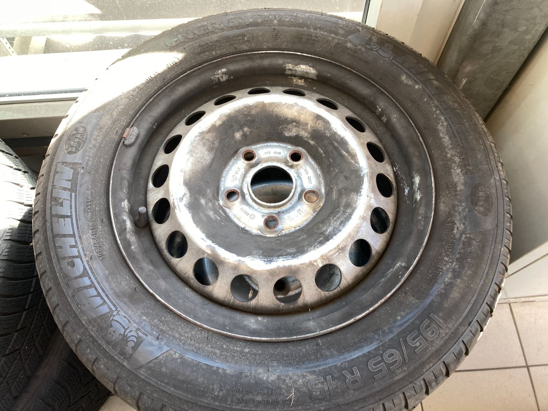 Volkswagen Pneus & Kompletträder: VW Caddy Sommerräder 195/65R15 – Gebraucht aus Cham von WB2223 1