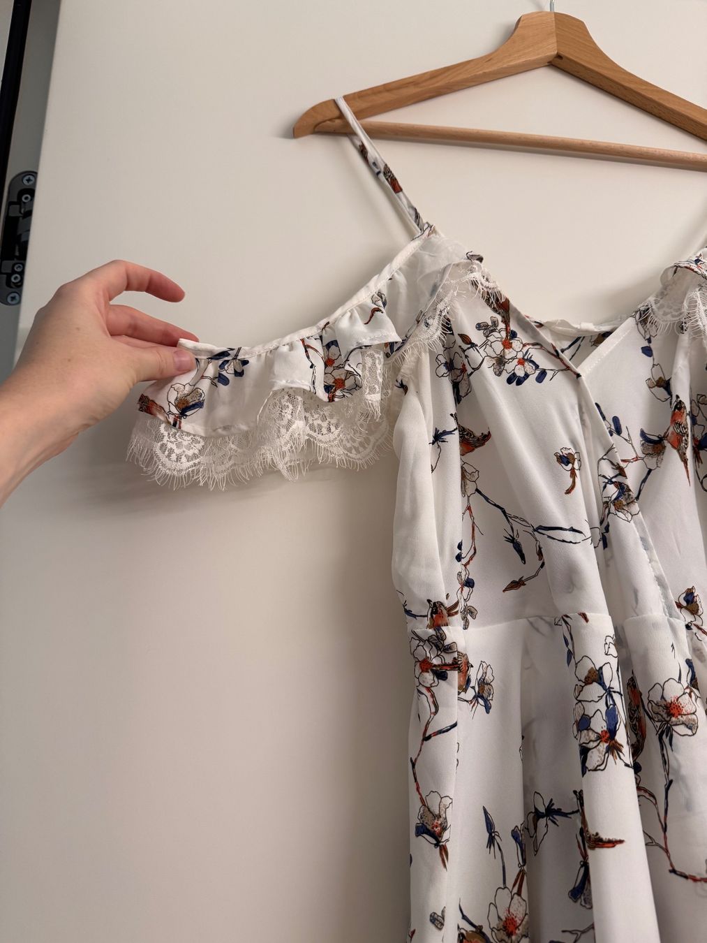 Kleider: Sommerkleid Blumenmuster mit Spitzenbesatz Grösse S – Gebraucht aus Dietikon von dia_bkv5 3