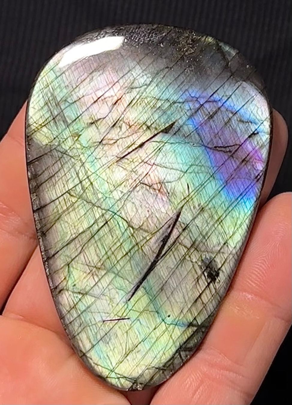 Mineralien & Heilsteine: Riesiges, Wunderschönes Labradorit Cabochon – Neu und originalverpackt aus Männedorf von CabochonExceptionnel 1