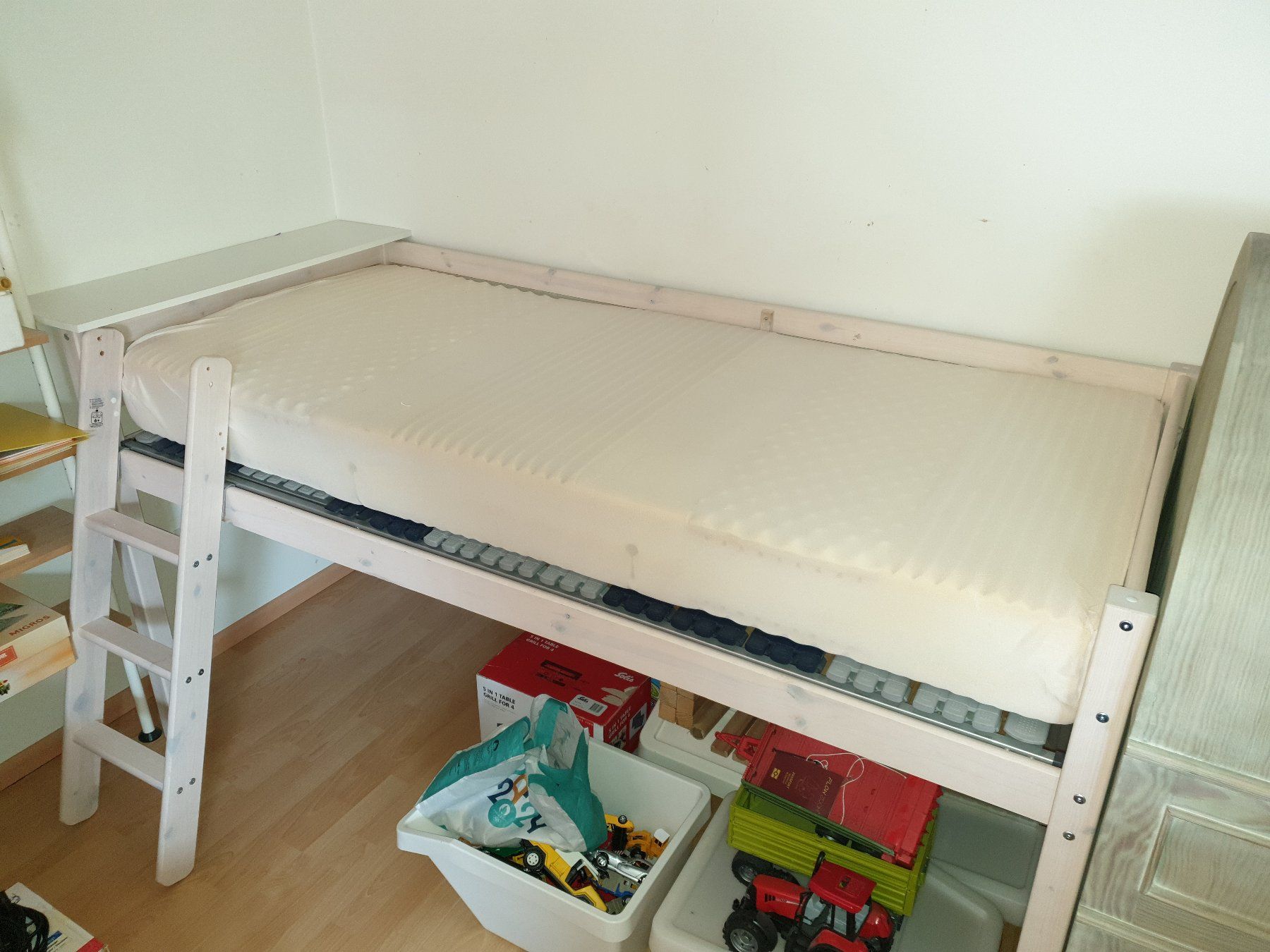 Letti: Kinder Hochbett mit Lattenrost, mit oder ohne Matratze – Usato da Herisau venduto da Musikfestival
