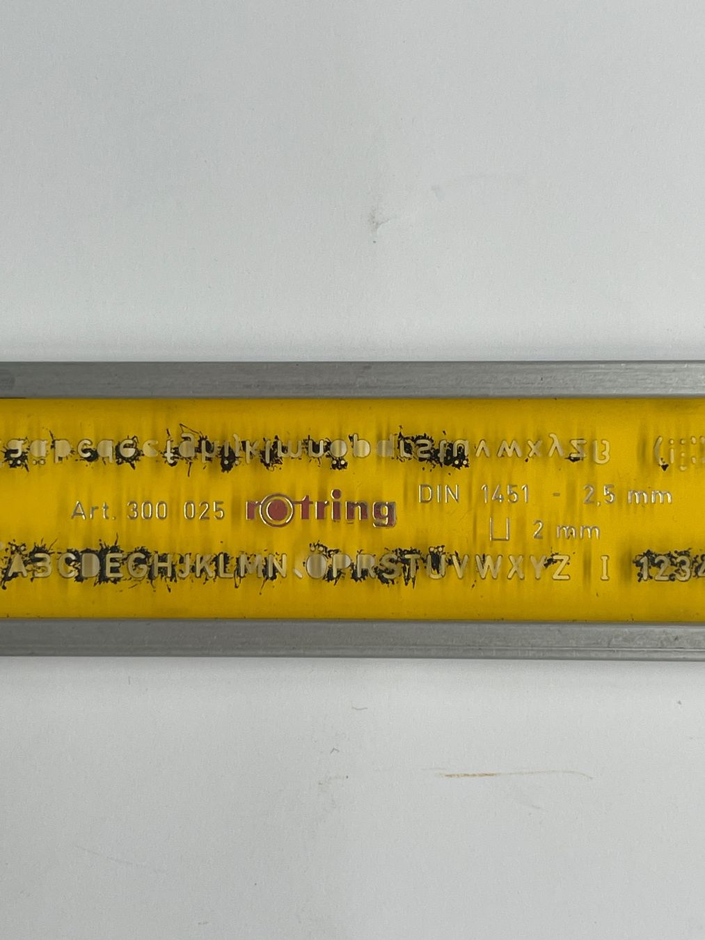 Rotring Sciablone: Rothring Schreibschablone Höhe 2.5 mm, Nr. 3 – Usato da Matzingen venduto da carola71 1