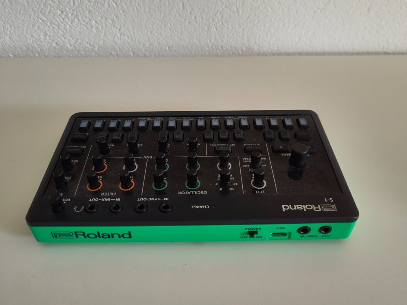 Roland Musikinstrumente: Roland S 1 Aira Compact Tweak Synth – Gebraucht aus Birrhard von Dave-C 1