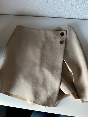 Stradivarius Rock/Hose Gr. 34