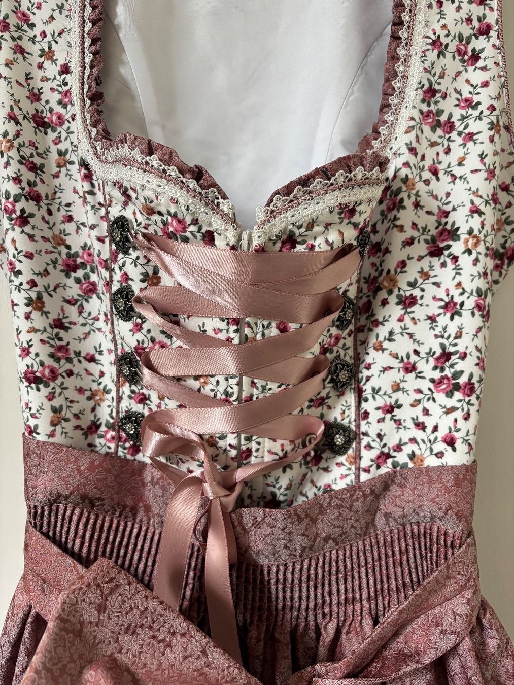 Krüger Vestiti: Dirndl Krüger Madl Gr.42 - Neu - 60 cm – Nuovo (secondo la descrizione) da Pfäffikon ZH venduto da Juckerli 4