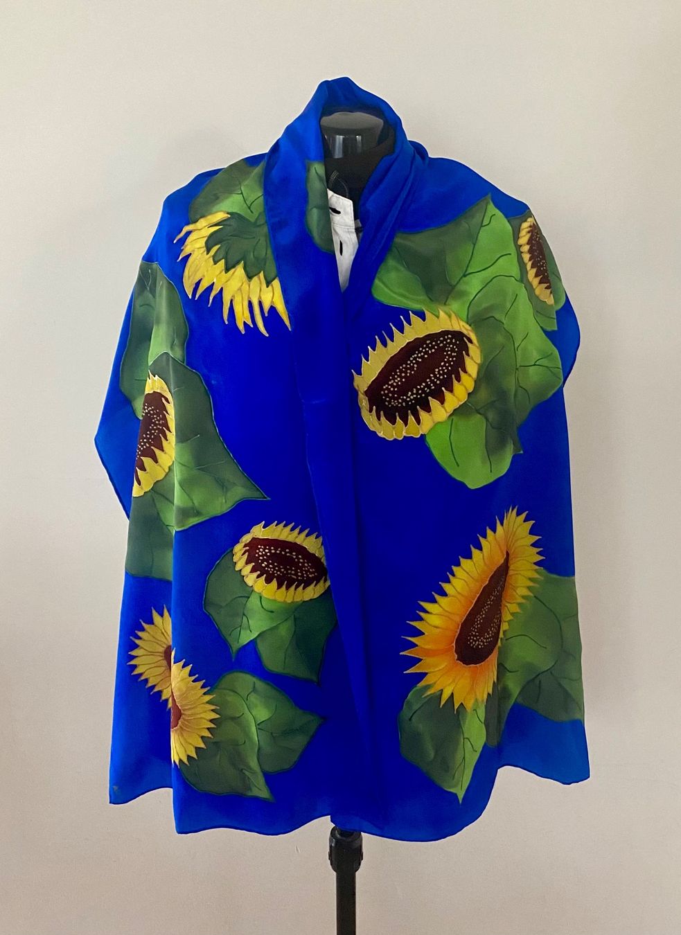 Foulards, Tücher & Schals: Handgemalter Seidenschal mit Sonnenblume Motiv – Gebraucht aus Jona von