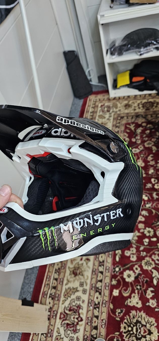 Bell Caschi & visiere: Bell Carbon Monster Helm – Usato da Sursee venduto da PFmatthias 1