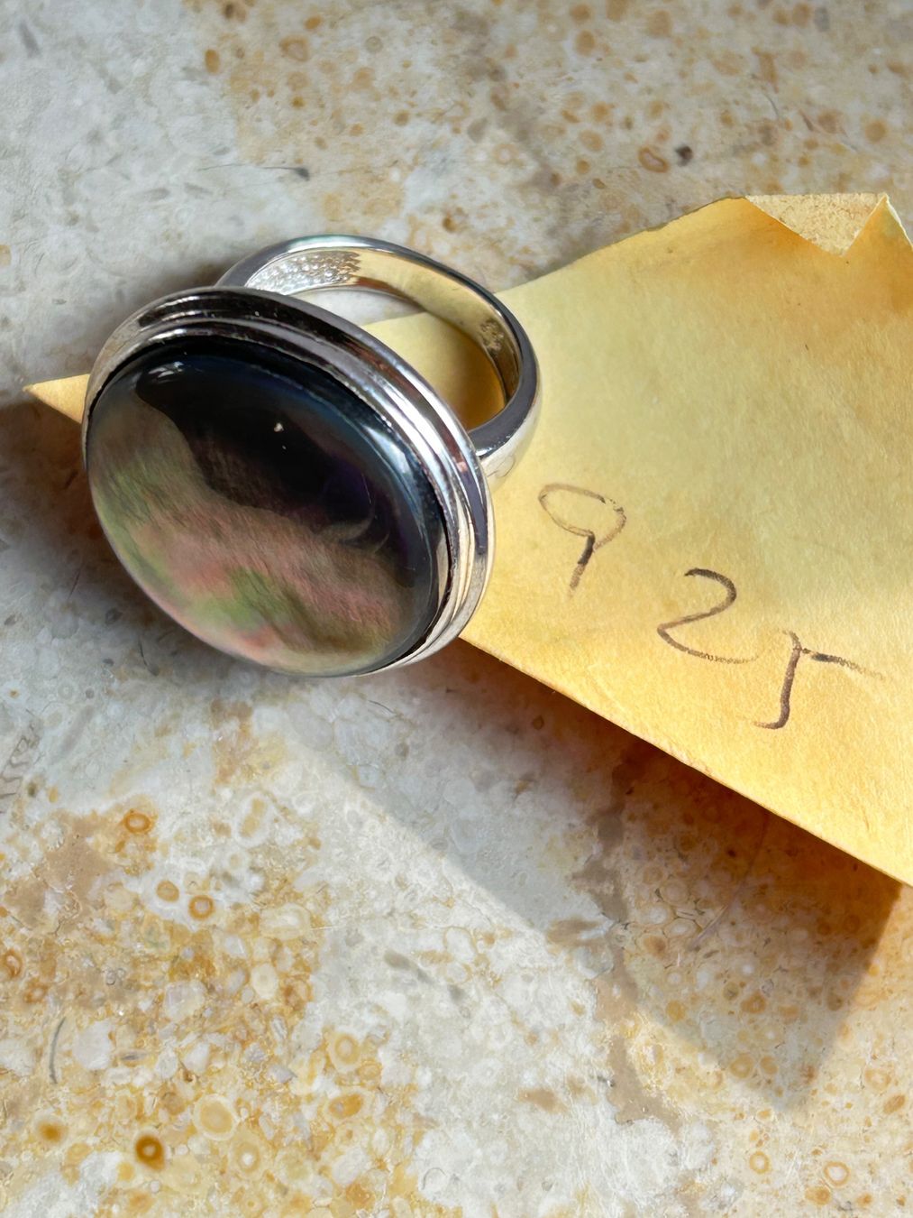 Anelli: Silberring mit schimmerndem Stein, neuwertig, Grösse 47 – Usato da Dittingen venduto da Bijoubelle 6