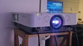 Beamer Sony VPL-FX35