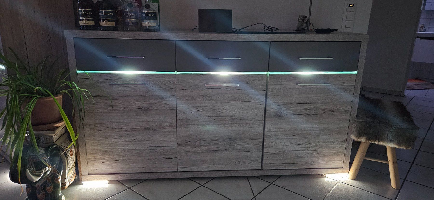 Cassettiere: Vitrine, Sideboard klein, Sideboard gross, Wohnzimmermöbel – Usato da Liestal venduto da RetoZ32 6