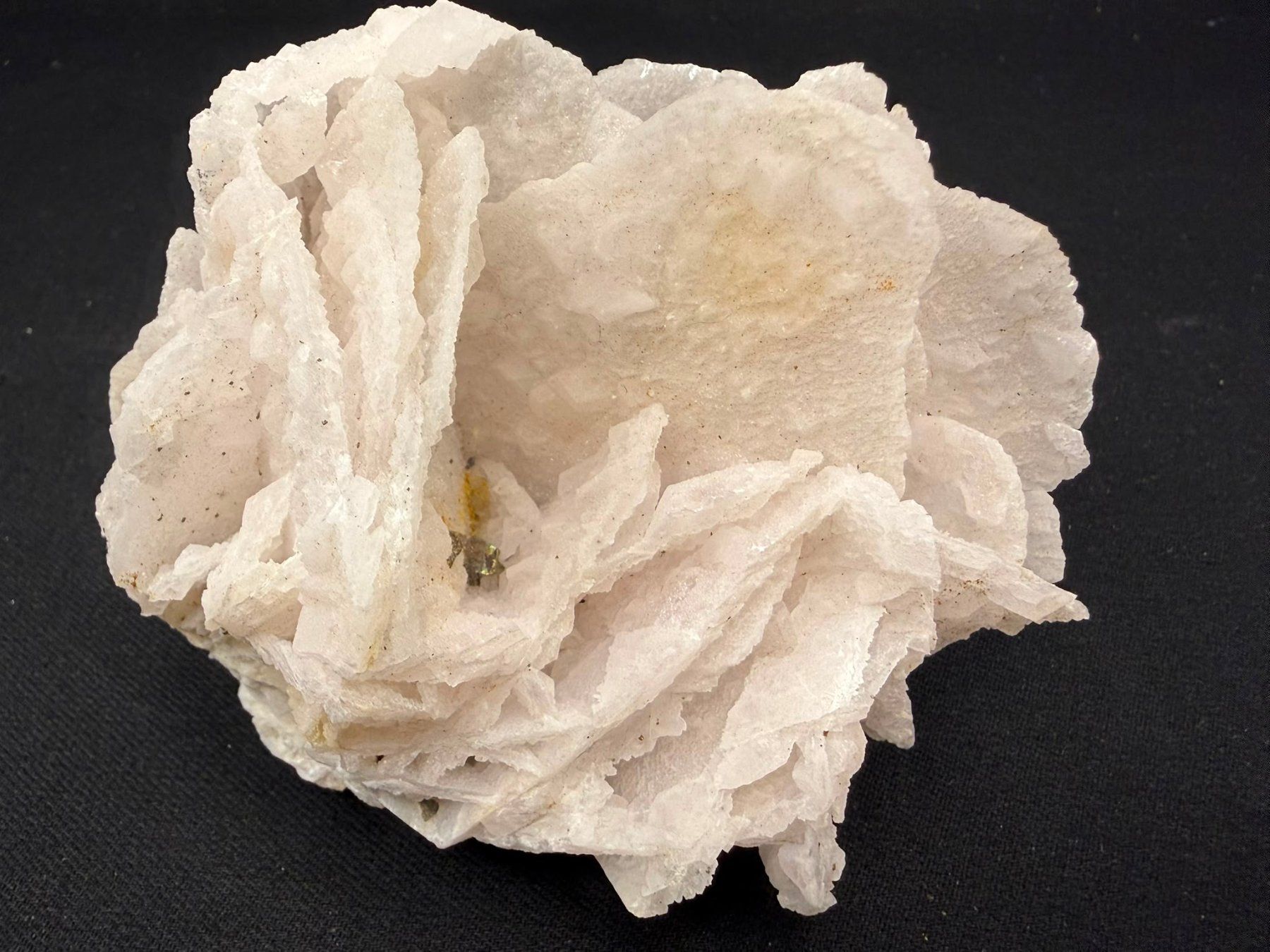 Minerali & Pietre curative: Calcit var. Manganoan (UV-Pink) – Usato da Schinznach Bad venduto da Demerald 1