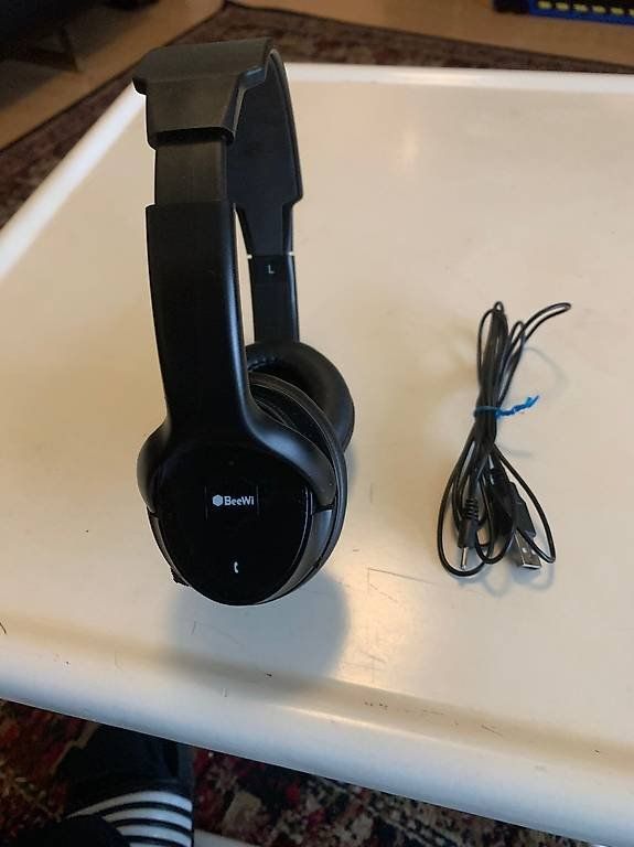 Cuffie: BeeWi Bluetooth Stereo Headphones. NP: 49.90 chf... – Usato da Emmen venduto da newdeal1970 1