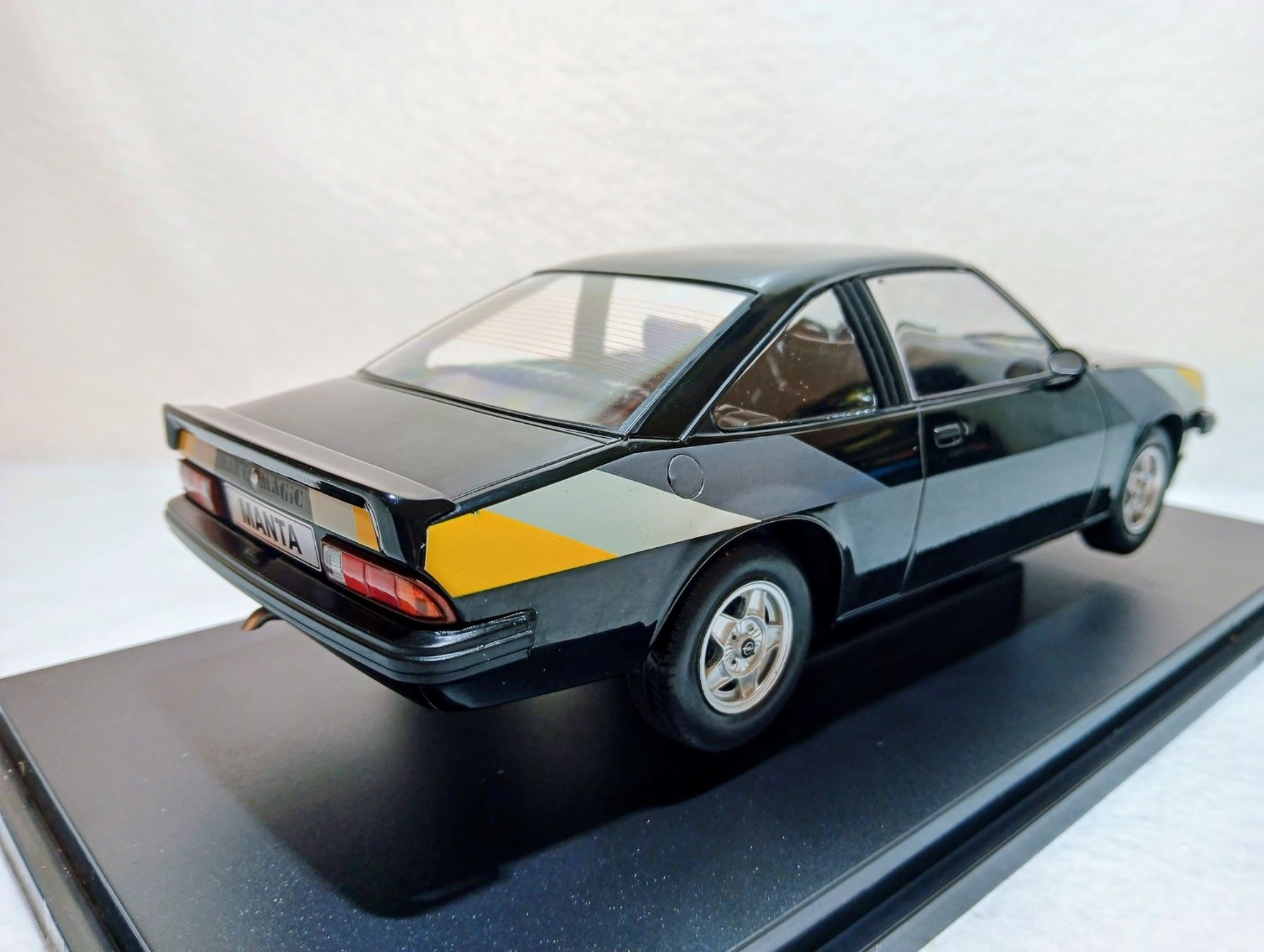 Opel Voitures modèles: Opel Manta B Black Macig – Neuf (Voir description) à Huttwil par Secondtrain 1