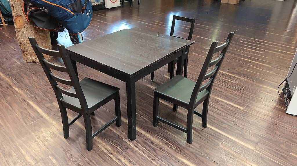 Set di tavolo e panche: Tisch mit Stühlen – Usato da Rufi venduto da Heilandzack04