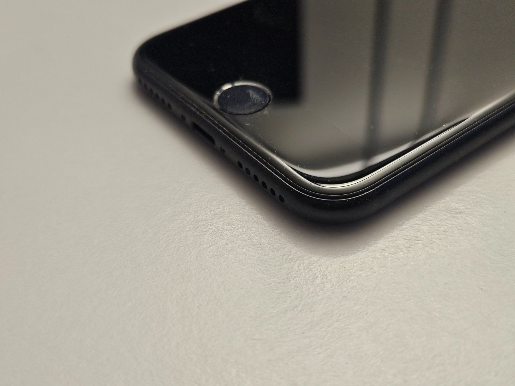 Apple Handys / Smartphones: iPhone SE / Black / 128GB inkl. Eiger Schutzhülle – Gebraucht aus Hinwil von 97 7