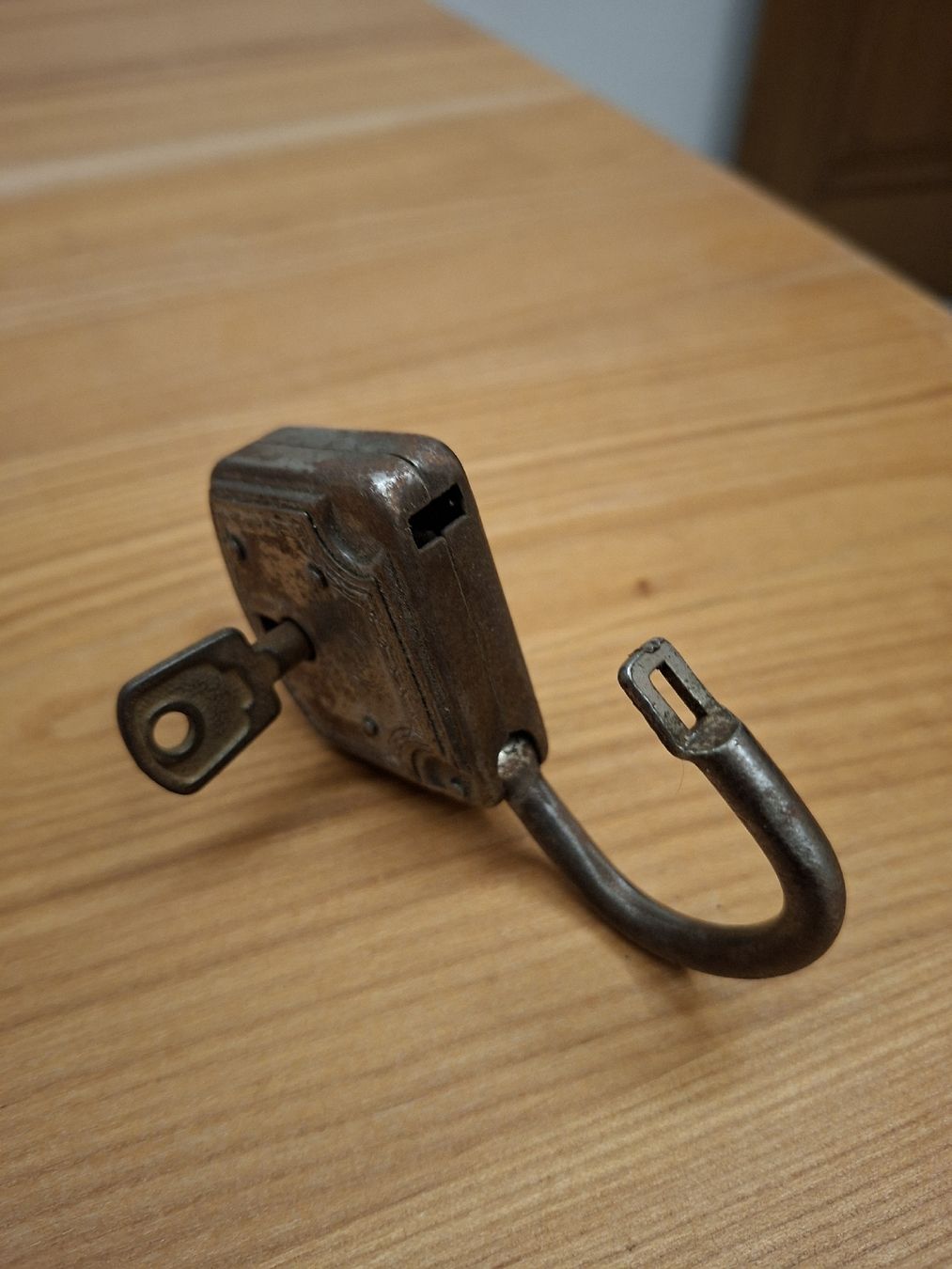 Cadenas: Antikes Vorhängeschloss – D'occasion à Ganterschwil par HeidiuPeter 4