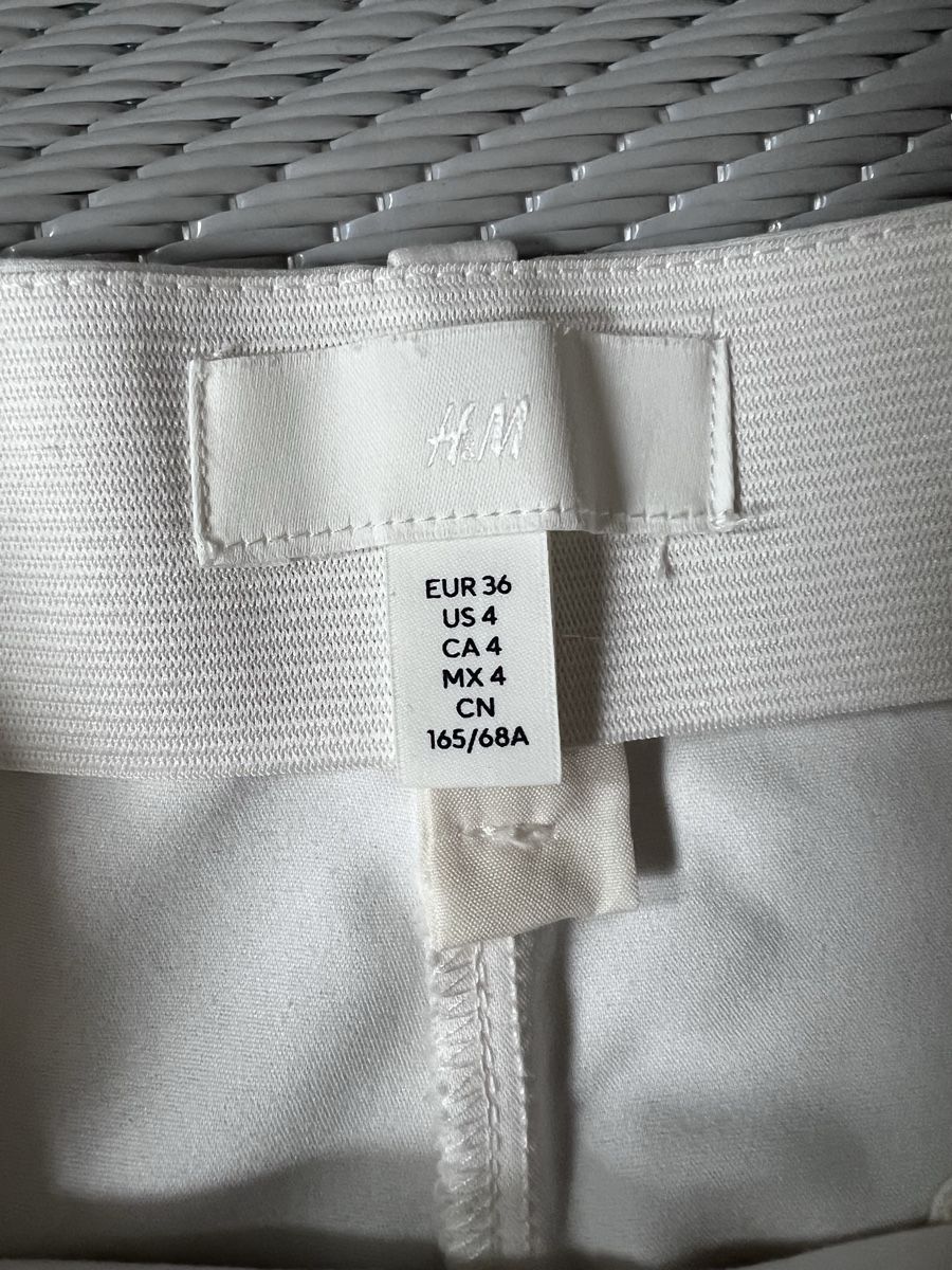 H&M Pantaloni: Hosen H&M weiss – Usato da Uerikon venduto da Rot 1