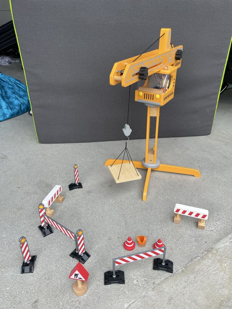 Jouets: Holzkran mit Zubehör – D'occasion à Kriens par Vk77