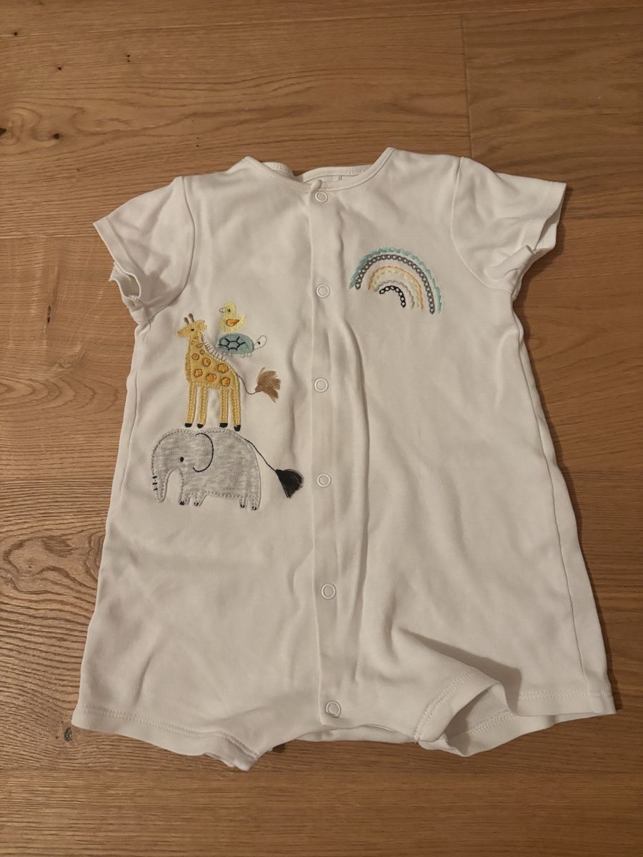 Next Pyjamas: NEXT Strampler kurz, Gr. 74/80 – D'occasion à Hagenbuch ZH par LisaChristine