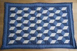 Patchwork-Quilt "Tumbling Blocks", 60x80cm, handgequiltet