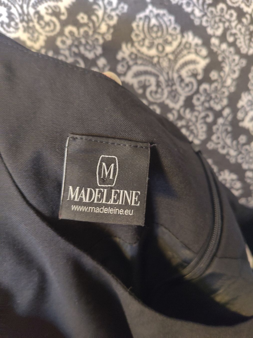 Madeleine Vestiti: MADELEINE - Etui-Kleid aus Wolle Gr. 36/38 – Usato da Zollikofen venduto da AliaRuna 4