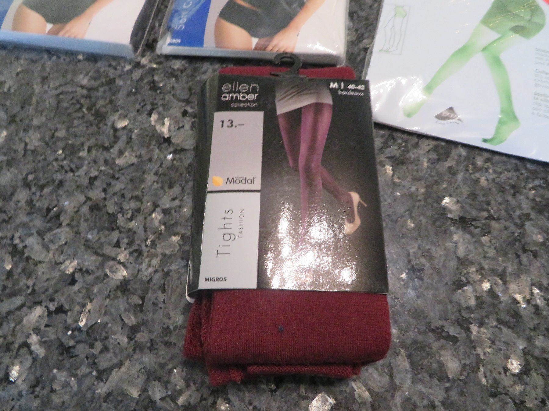 Sonstige Unterwäsche: Damen  Unterhemd und   2X  BH – Neu und originalverpackt aus Rüfenacht BE von tial70 1