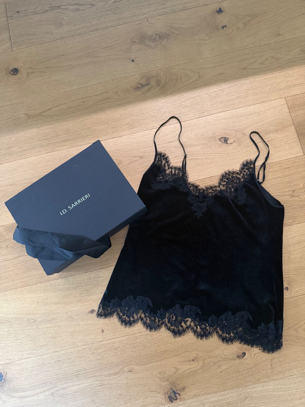 Lotti di vestiti: I.D. Sarieri Lounge Set – Usato da Zürich venduto da ank_5qjk 1