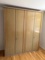 Kleiderschrank