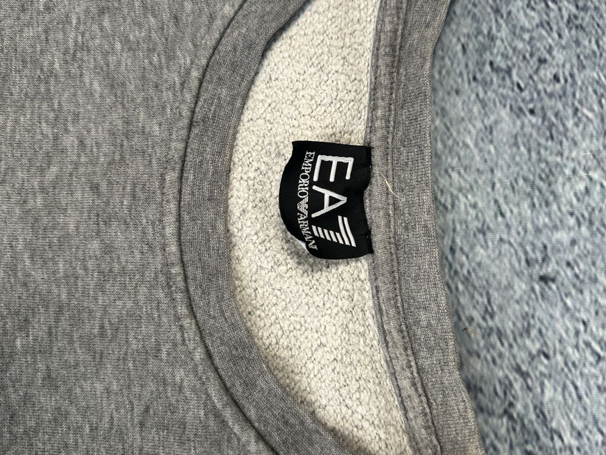 Armani Maglioni & Felpe: Grauer EA7 Emporio Armani Pullover  – Usato da Luzern venduto da 041Vintage 3
