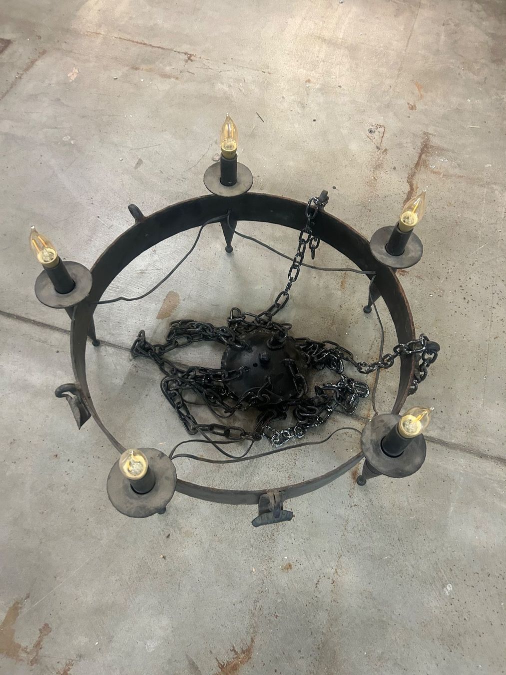 Lampadari & plafoniere: 5-flammiger Eisenkronleuchter/Deckenleuchte – Usato da Zürich venduto da Levelart