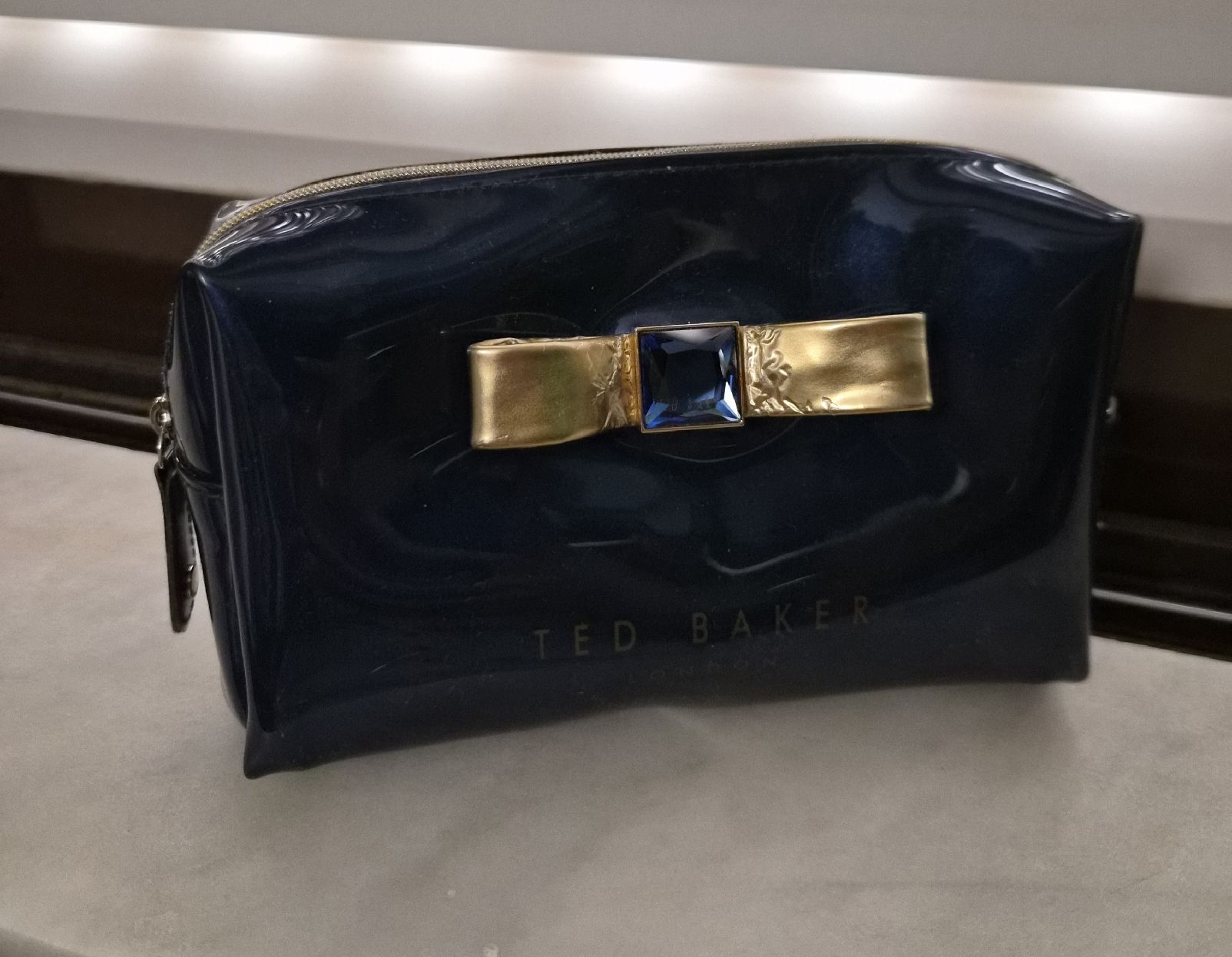 Borse da donna: Ted Baker Make-up Bag Blue Glossy Bow – Usato da Maur venduto da Sofi___ 2
