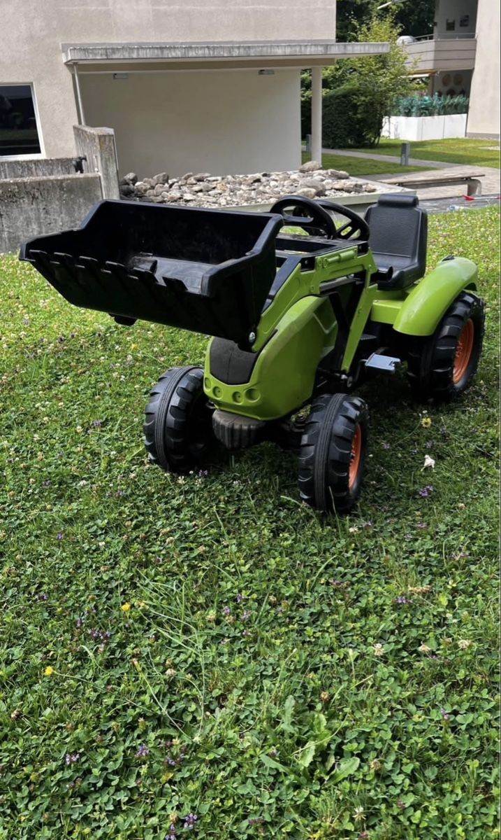 Veicoli per bambini: Kinder  Traktor mit Schaufel, Top Zustand! – Usato da Wetzikon ZH venduto da LabinotS02 1