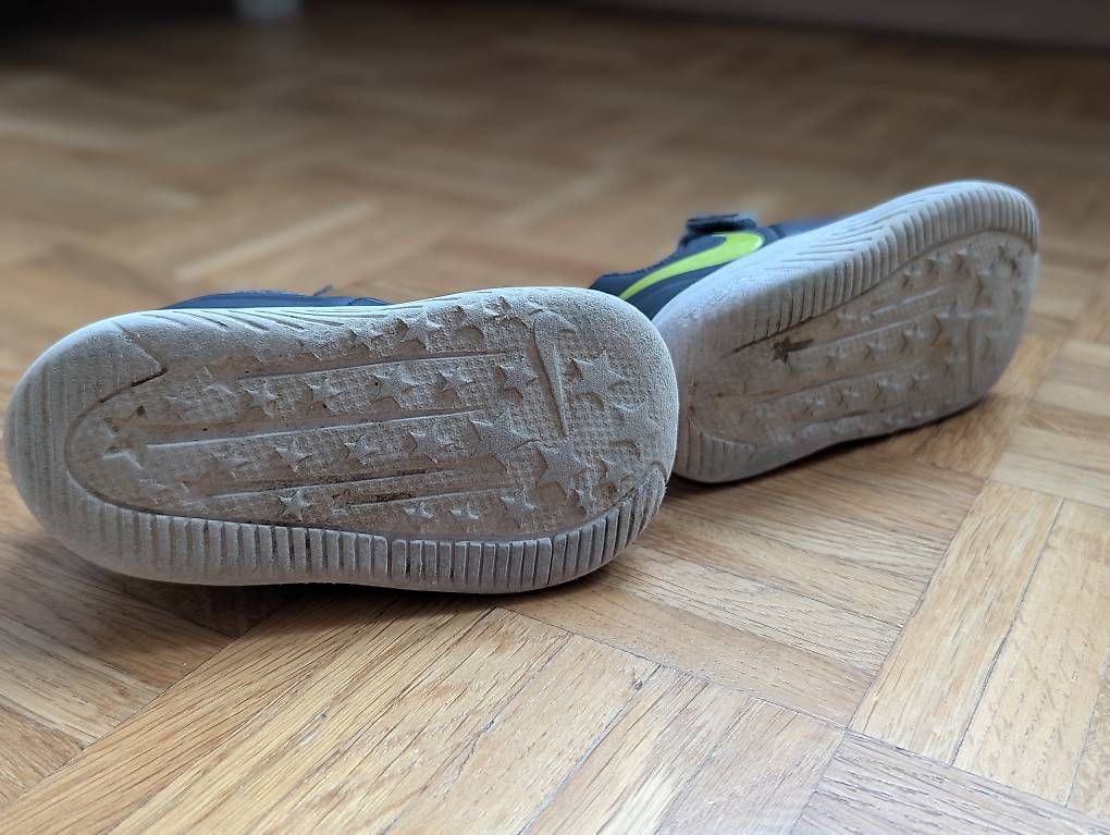 Nike Scarpe per ragazzi: Nike Turnschuhe Gr. 21 – Usato da Wittenbach venduto da Arnold1503 1