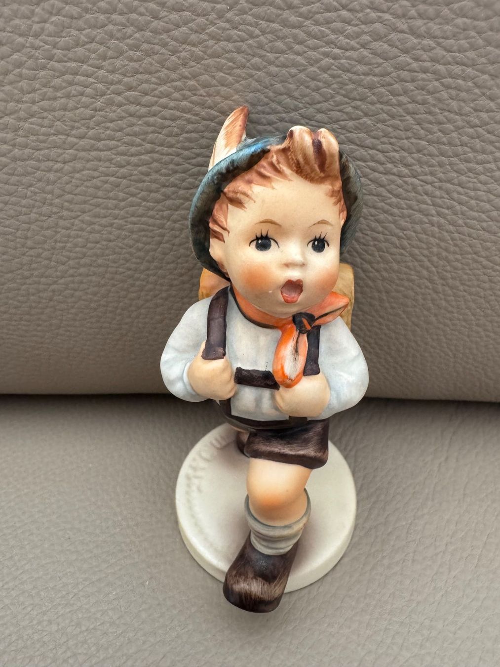 Hummel Statuette: Hummel Figur, Bub mit Schulranzen, top! – Usato da Neftenbach venduto da Rose40