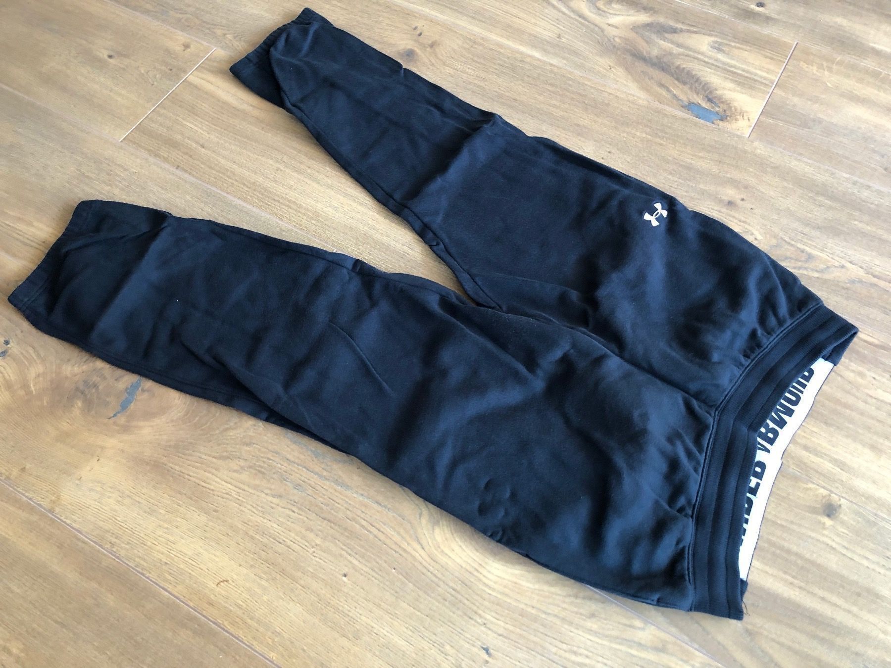 Pantaloni: Neuwertige UNDER ARMOUR Sweatpants – Usato da Mülenen venduto da CreativeSolutions 2