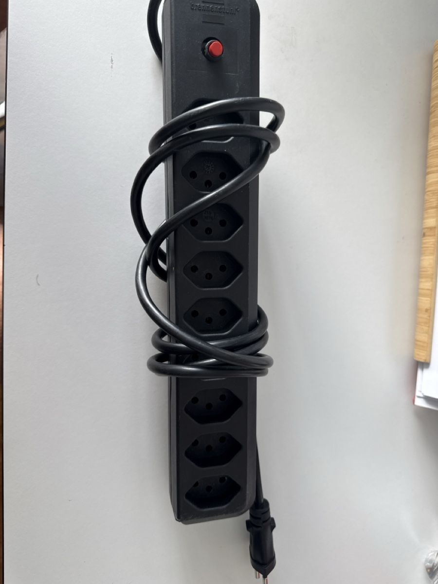 Alimentation électrique: Steckdosenleiste 9 Stecker – D'occasion à stüsslingen par Aless14