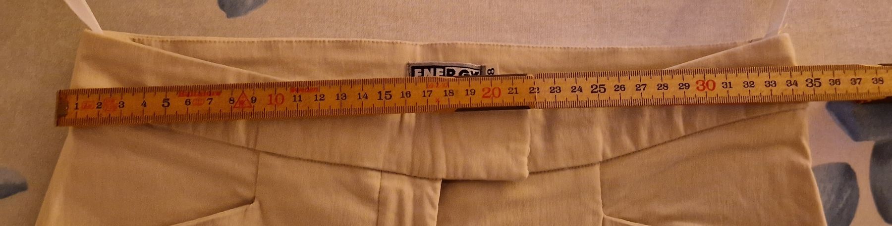 Pantaloni: pantalon grandeur 38 – Usato da Couvet venduto da Pioune 1