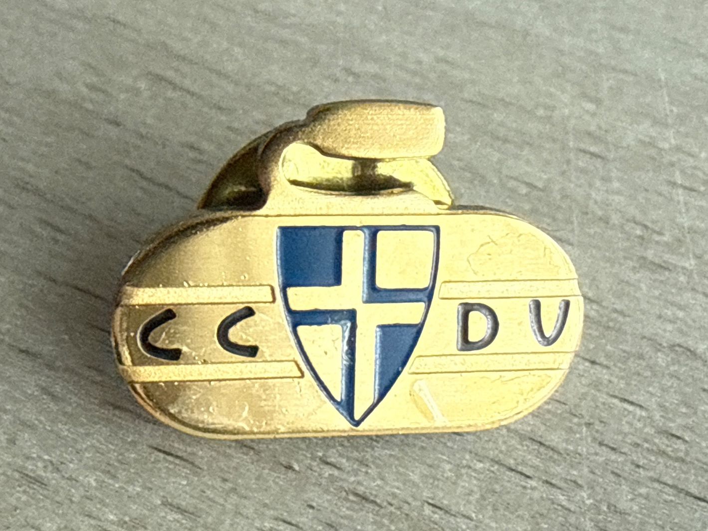 Placchette & Badge: Pin Curling Club DV – Usato da Glattbrugg venduto da Schweigmatt