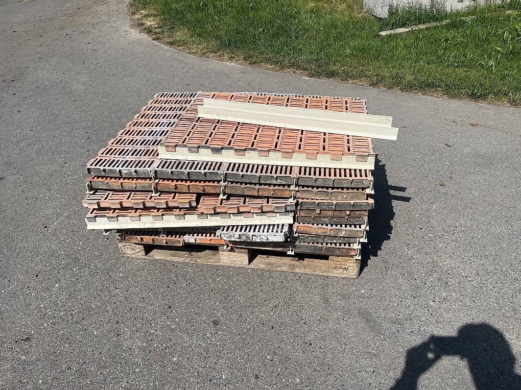 Gitter & Roste: Schwemmkanal roste  – Gebraucht aus Römerswil LU von kla_wvc8