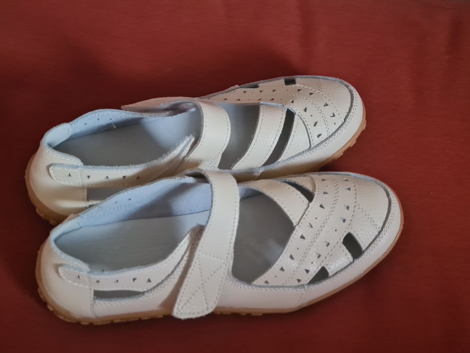 Scarpe da donna: weisse Ledersandalen neu – Nuovo (secondo la descrizione) da Mitlödi venduto da Mitzpe