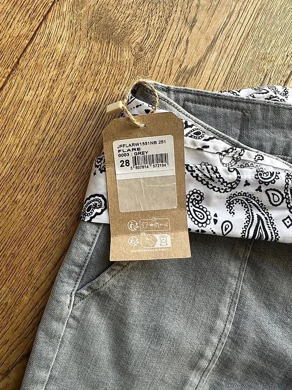 Jeans: Jean Le Temps des Cerises taille 28 – Nuovo e nell'imballaggio originale da Lausanne venduto da pat_9y2v 1