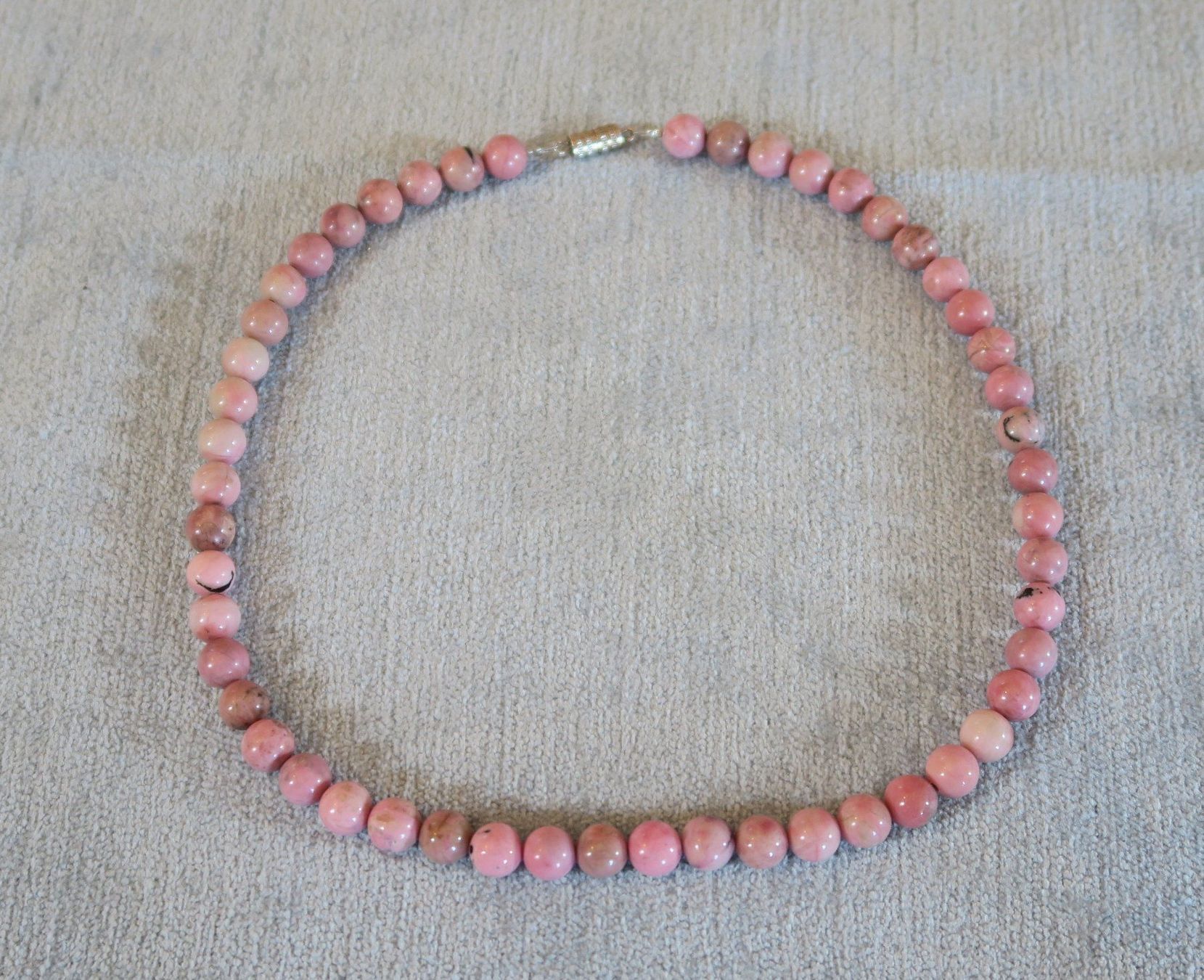 Catenine: Perlenkette Rhodonit, neu aufgezogen. – Usato da Brittnau venduto da marlenestone 1