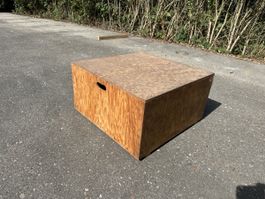 Grosse massive Holzkiste 83 x 83 x 46 cm