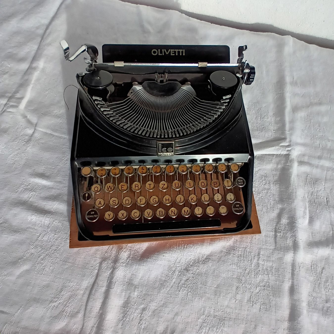 Olivetti Schreibmaschinen: OLIVETTI Ico vintage 1940 – Defekt aus Bäretswil von ricoric 4