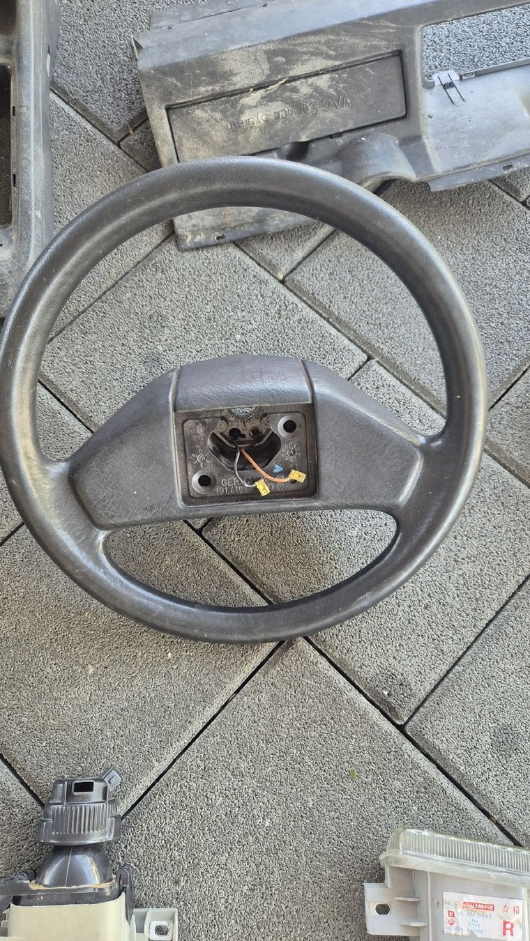 Volkswagen Tutti pezzi di ricambio auto: Vw Golf 2 Originalteile – Usato da Buttisholz venduto da inf_9fvt 5