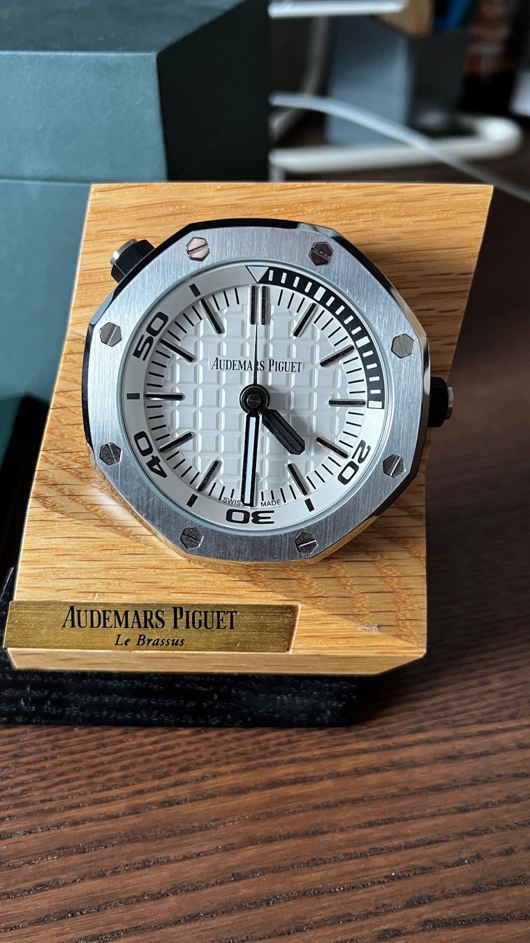 Orologi da terra & Orologi da parete: Audemars Piguet Royal Oak Offshore Diver table clock 07/2016 – Nuovo (secondo la descrizione) da Sierre venduto da Bibz_Wallis