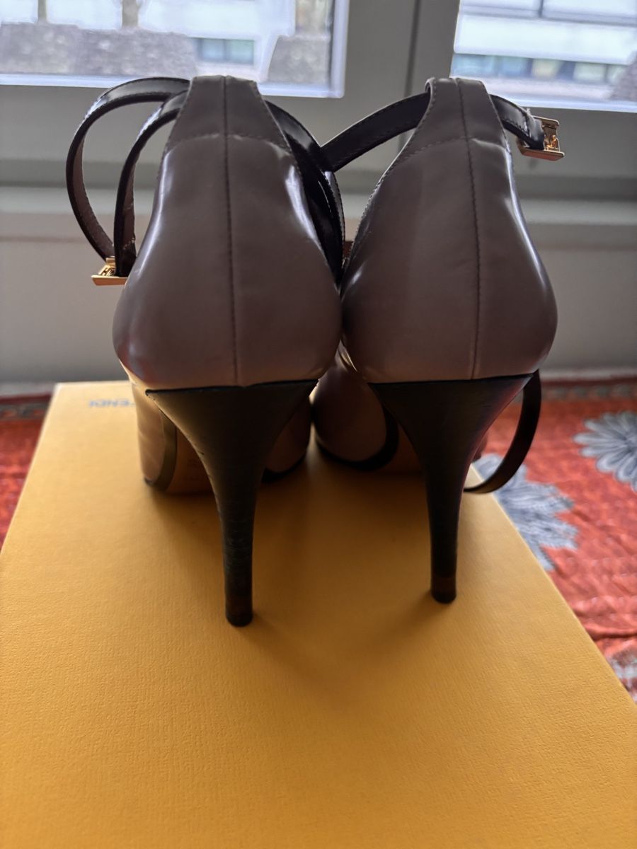 Scarpe da donna: Fendi High Heels Pumps. 36.5 – Usato da Zürich venduto da Sonikasantos 1